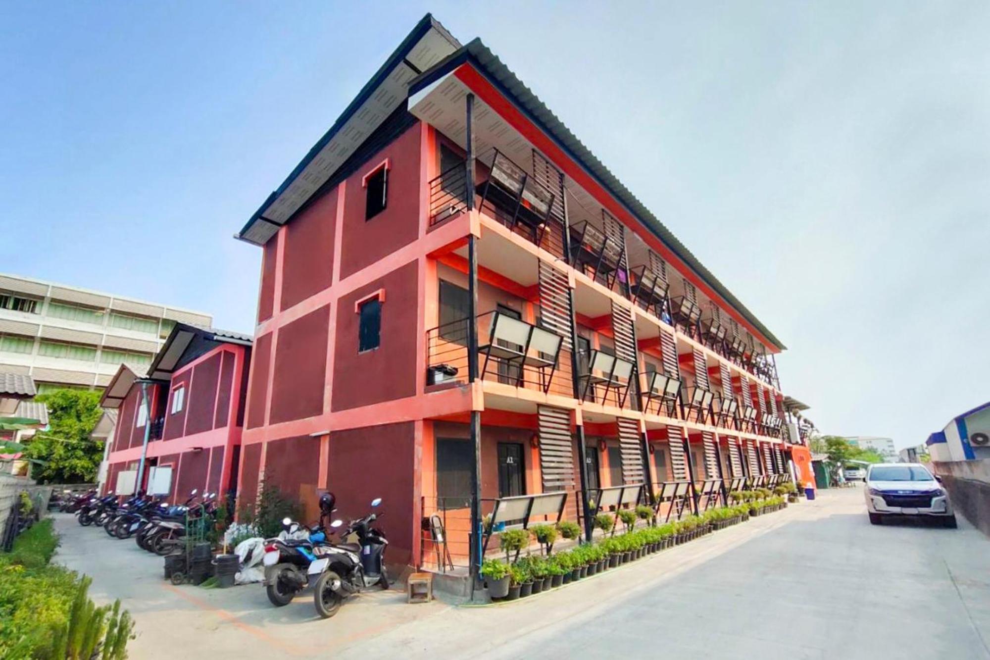 Oyo 560 Chang Hostel Suvarnabhumi バンコク都 エクステリア 写真