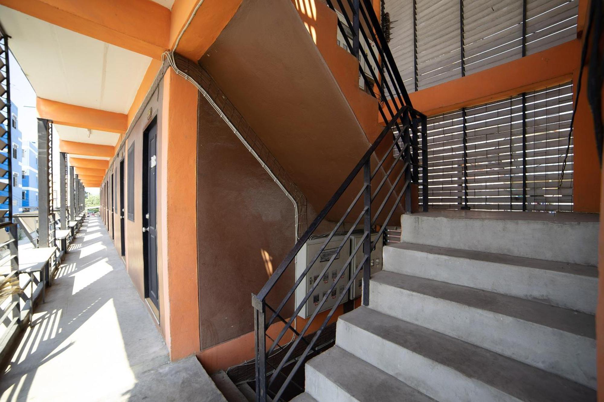 Oyo 560 Chang Hostel Suvarnabhumi バンコク都 エクステリア 写真